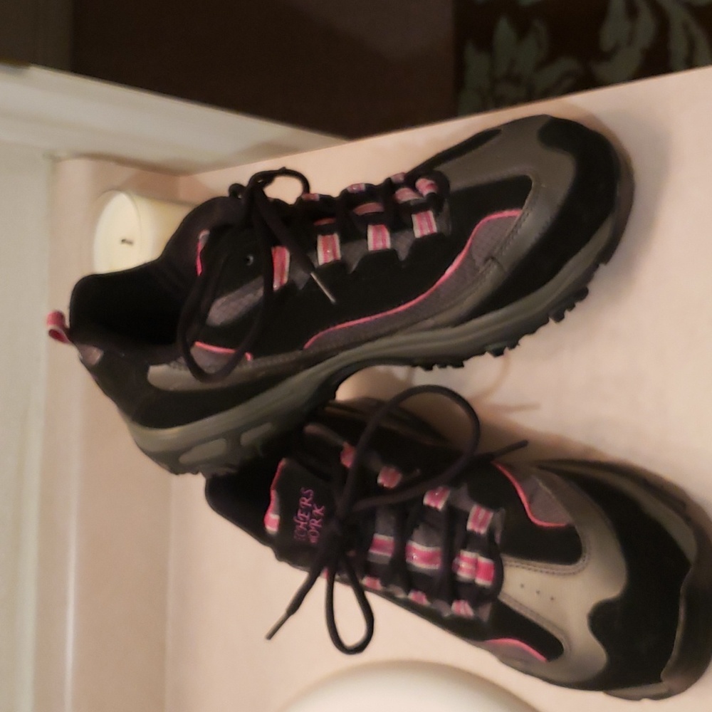 Skechers Steel Toe Slip Resistant Work Shoes. Womens Size 9.